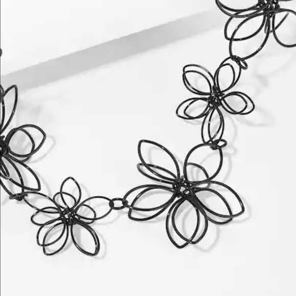 Unique Wire Sculpted Black Flower Choker - Picture 5 of 5